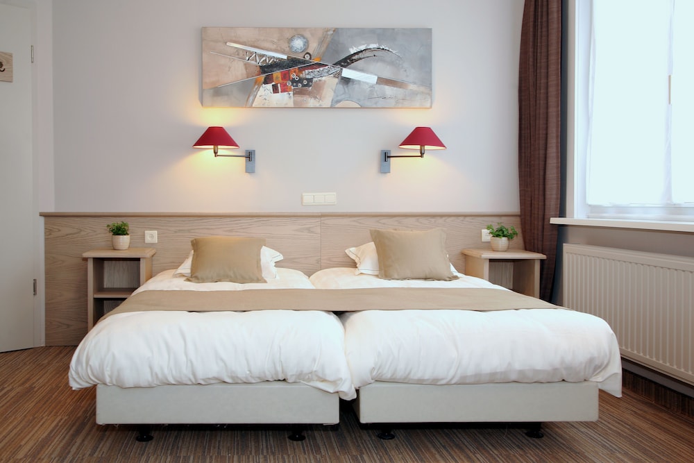 Ambassador Hotel — hotel in De Panne
