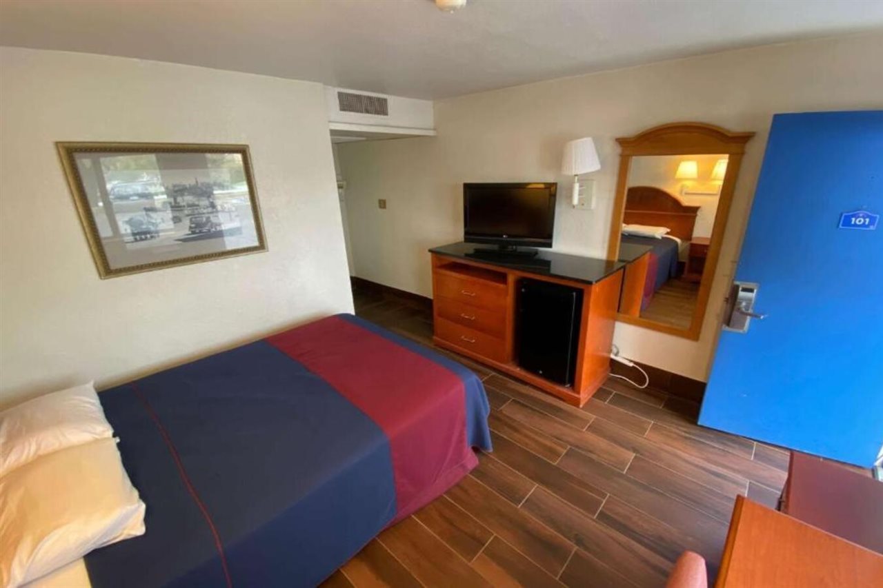 Travelodge by Wyndham Grand Rapids North - photo 8