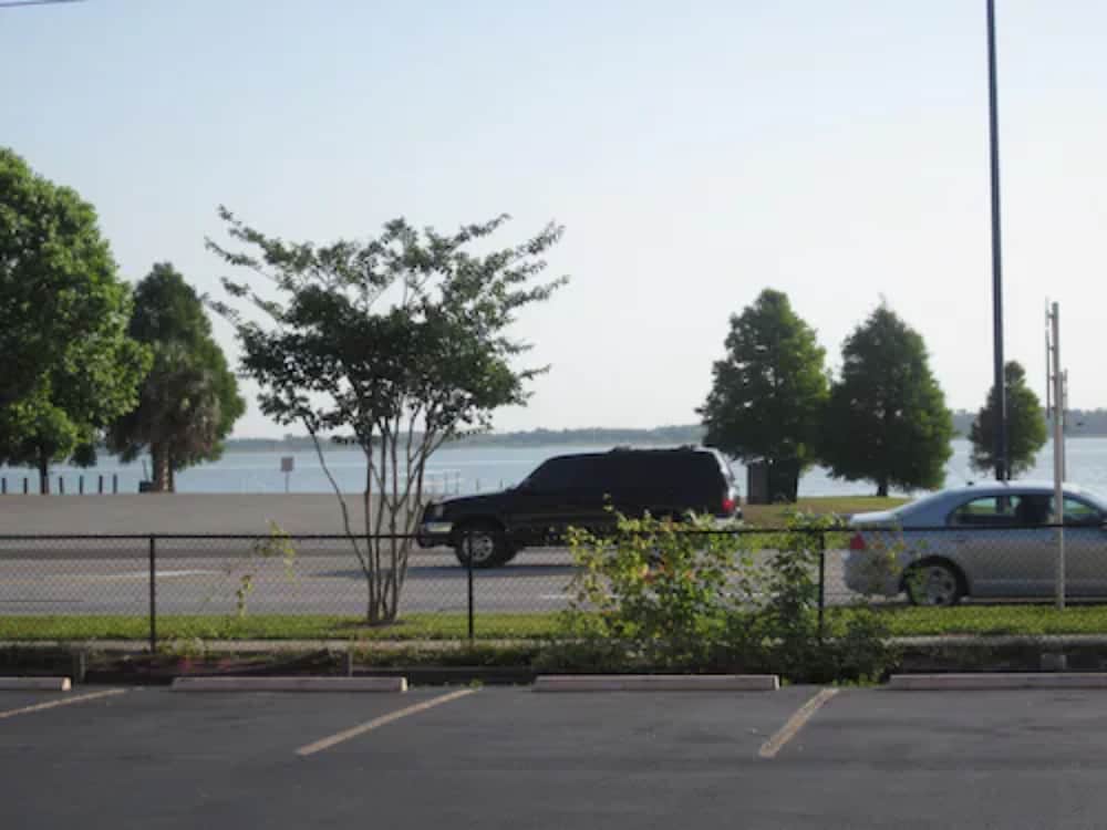 Westmont Inn Lakeland - photo 21