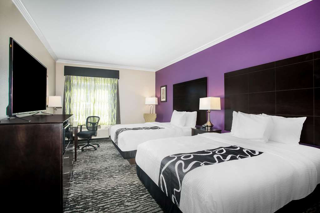 La Quinta Inn & Suites by Wyndham Columbus TX - photo 23