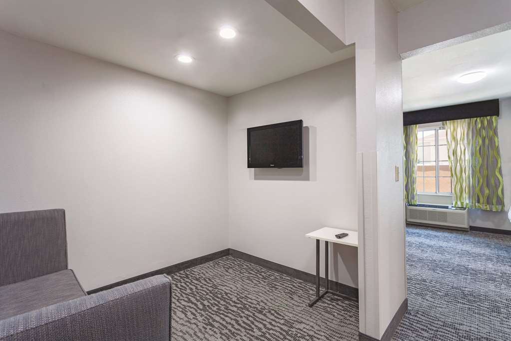 La Quinta Inn & Suites by Wyndham Knoxville North I 75 - photo 33