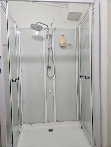 Spacious self contained unit short walk to Grange Jetty — hotel in Grange