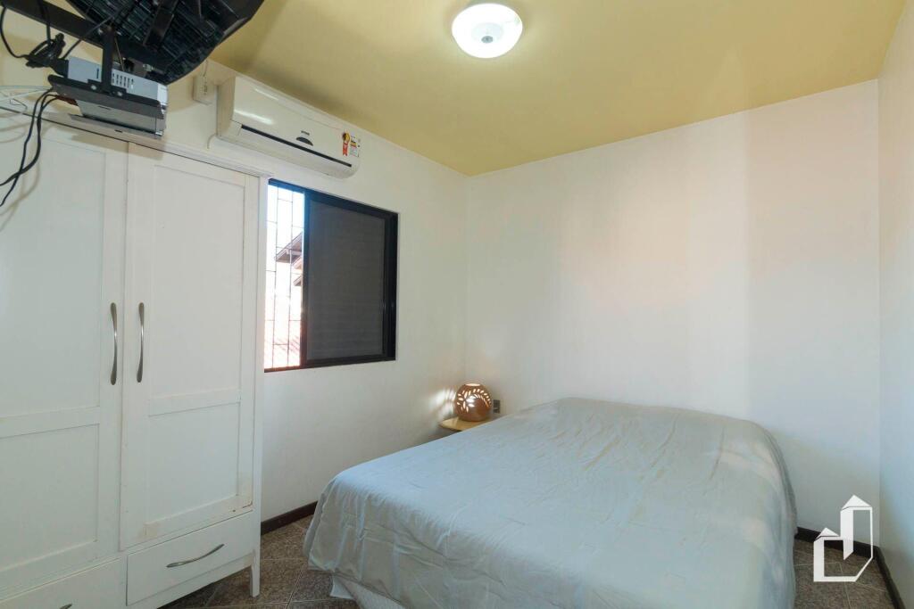 Casa com 03 dormitórios climatizados com berço