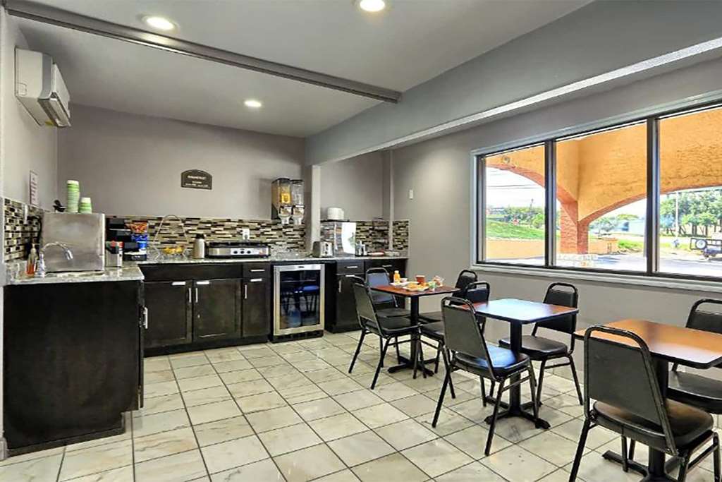 Econo Lodge Austin South - photo 18