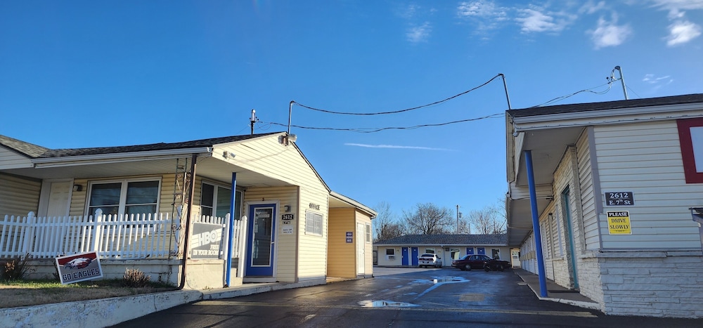Plaza Motel - photo 36