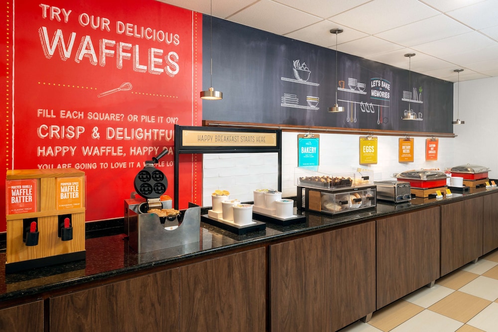 Hampton Inn Salisbury - photo 23