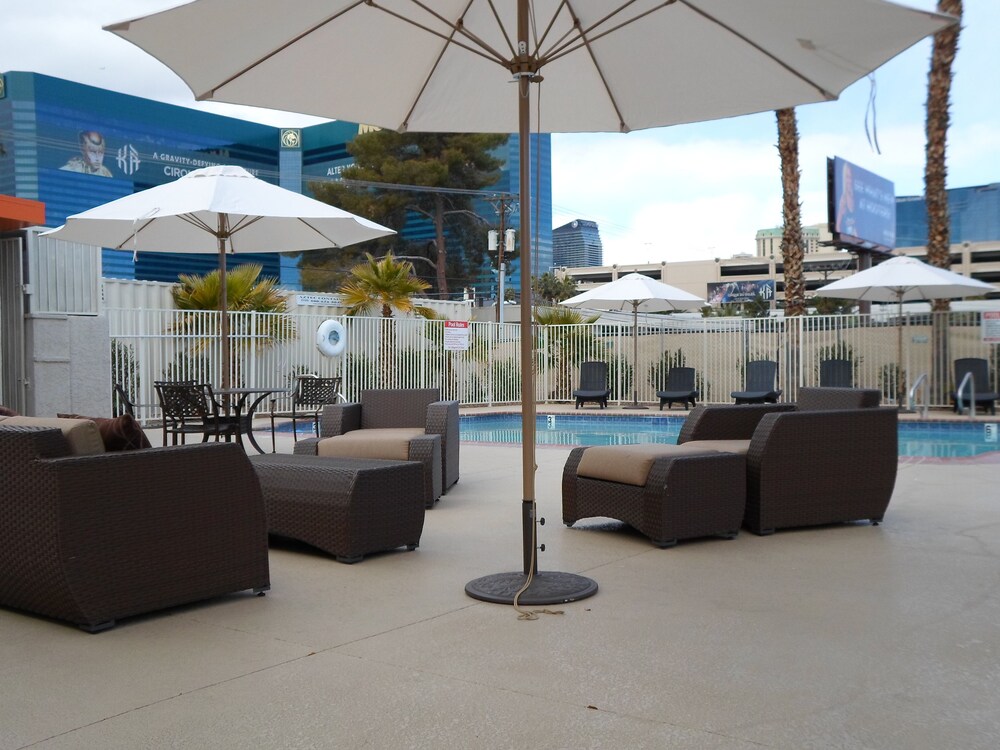 Motel 6 Las Vegas NV Strip - photo 46