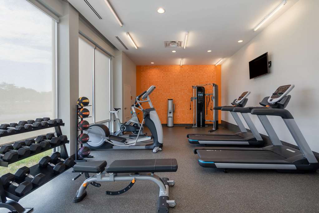 La Quinta Inn & Suites by Wyndham Greensboro Arpt High Point - photo 9