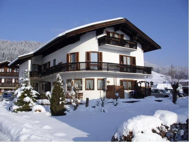 Chalet Viol — 4-Star Luxury Hotel in Reit Im Winkl, Germany
