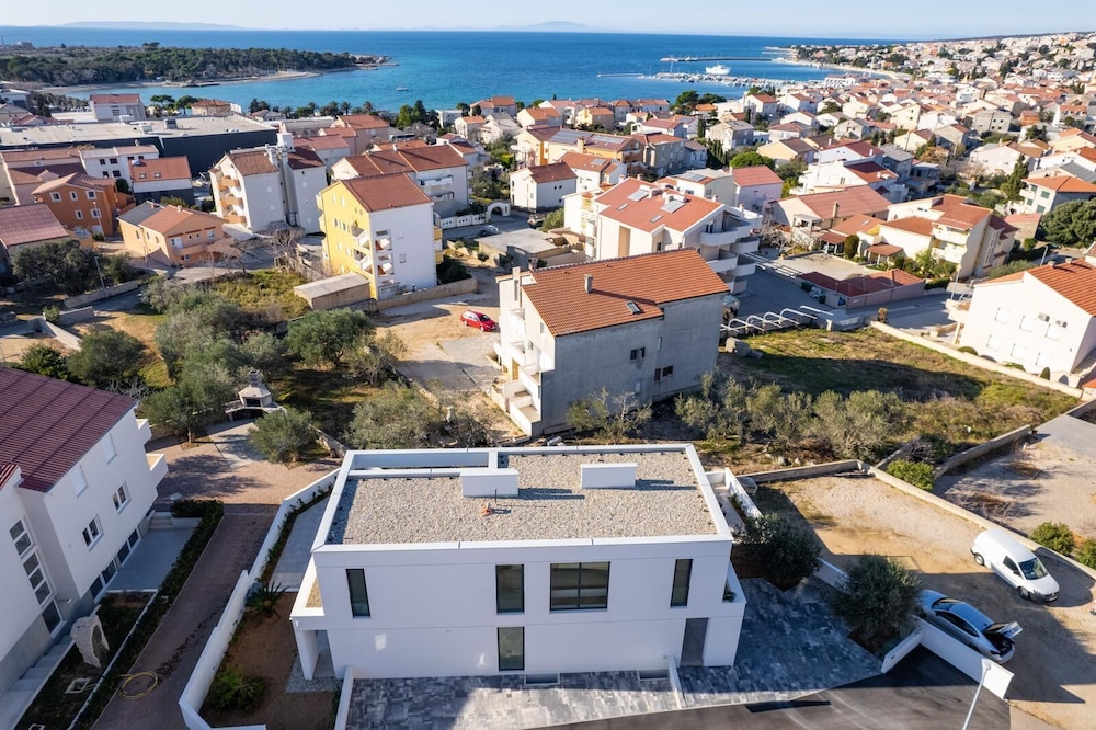 Villa Cataleya with private heated pool — 4-Star Luxury Hotel in Novalja, Croatia