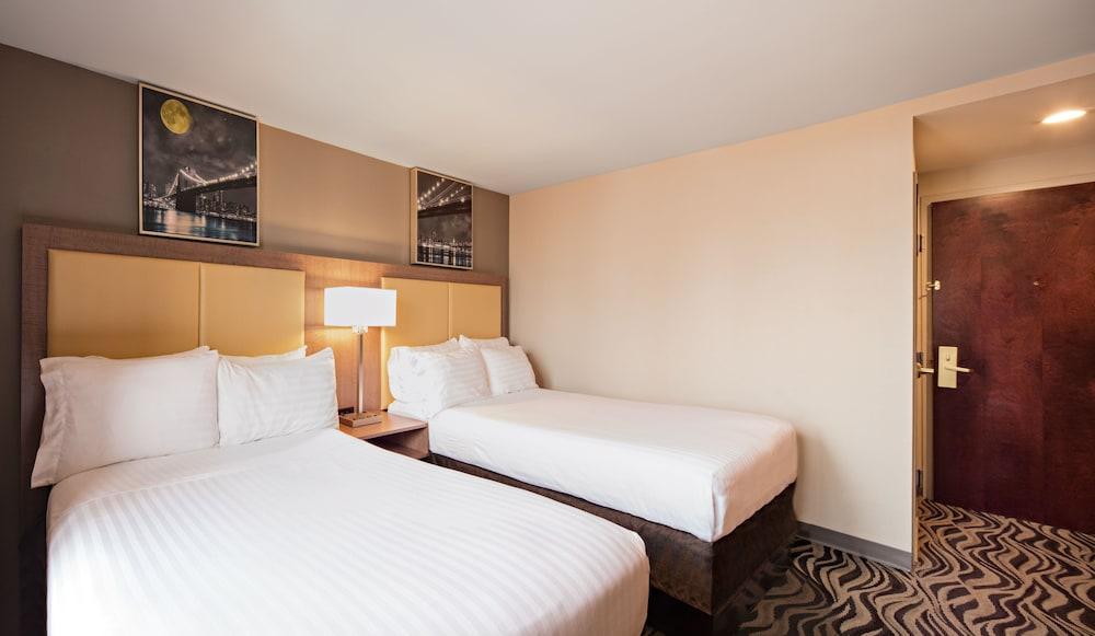 Holiday Inn Express New York Brooklyn - photo 20