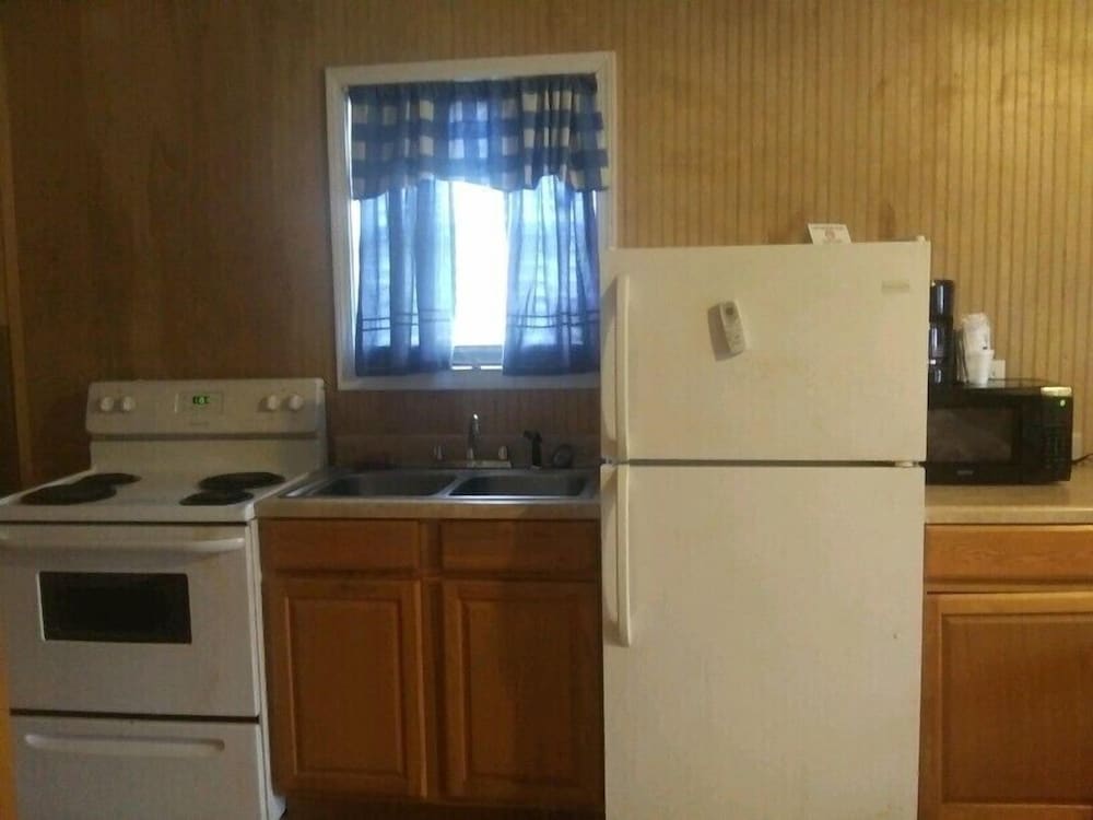 Whispering Creek Lodging & RV Resort - photo 26