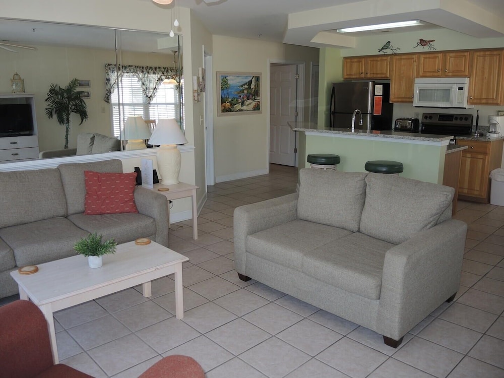 Golf Resort Villa 2607 with Family Friendly Outdoor Pools Onsite by RedAwning - photo 16