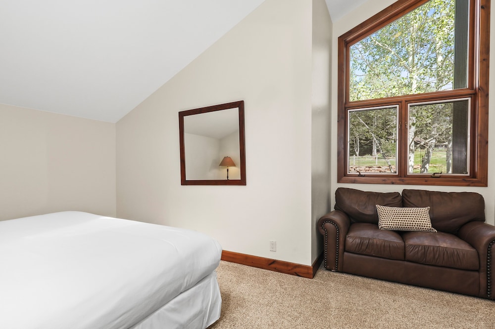 Fairway Village 2570 - photo 8