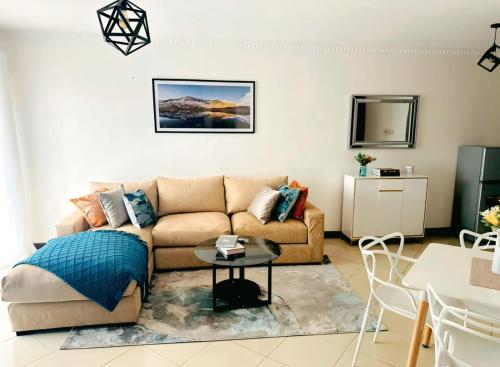 Stylish Apartment Near Wilson Airport Nairobi National Park & Giraffe Centre
