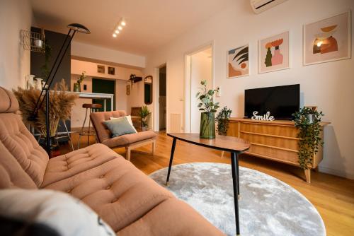 The Geometrist Stunning 1BR Apt with balcony — 4-Star Luxury Hotel in Bucharest, Romania