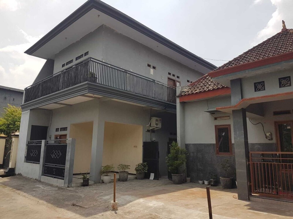 Selaras Kost Syariah — hotel in Jombang