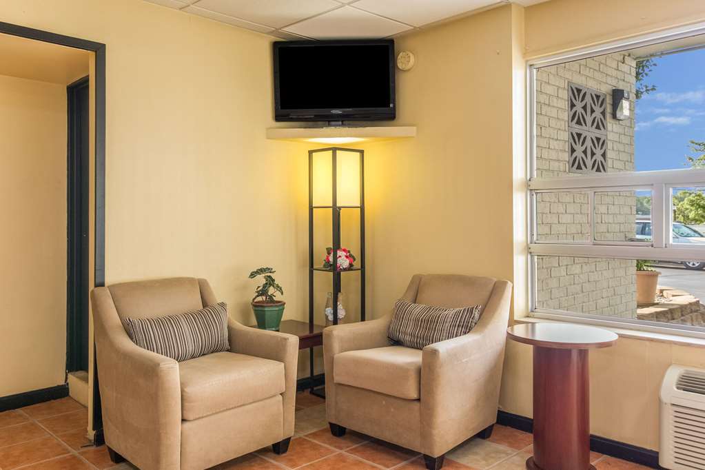 Econo Lodge Fort Knox - photo 11