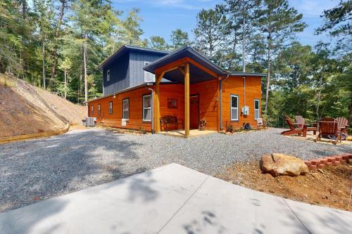 The Lighthouse - carbon neutral hotel in Ellijay