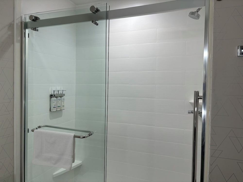 Holiday Inn Express Hotel & Suites St. Robert by IHG - photo 25