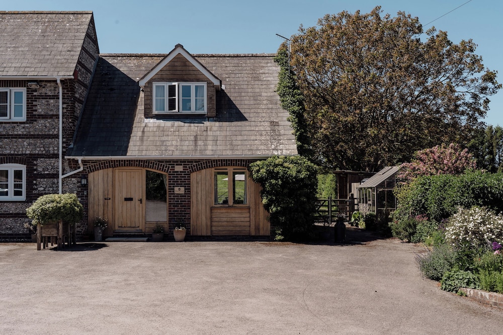 Tokenhill Cottage — 4-Star Luxury Hotel in Dorchester, United Kingdom