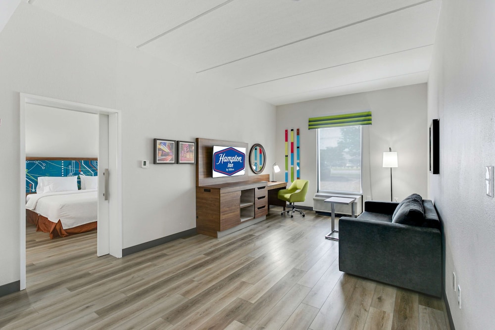 Hampton Inn Houston Pearland - photo 17
