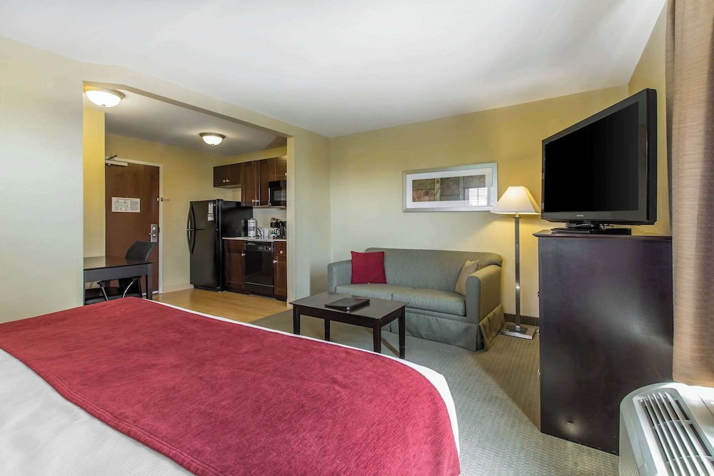 MainStay Suites Jacksonville near Camp Lejeune - photo 20