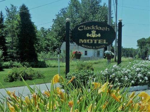 Claddagh Motel & Suites - photo 106