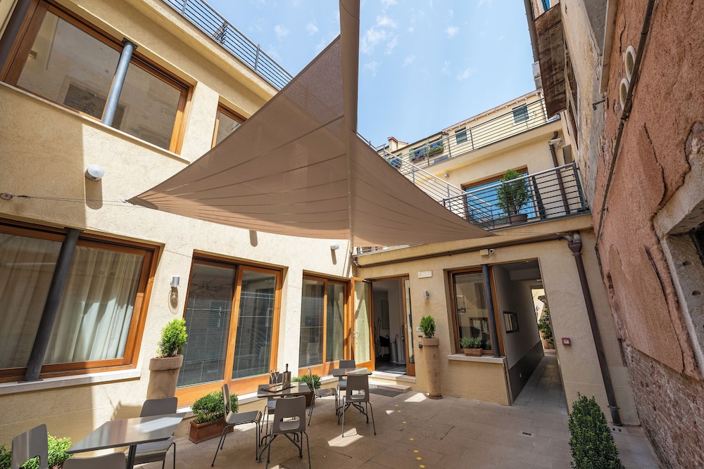 Ca’ Pozzo Inn in Venice, Italy