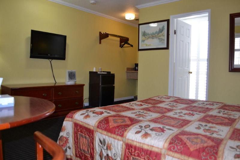Alpha Inn & Suites - photo 4