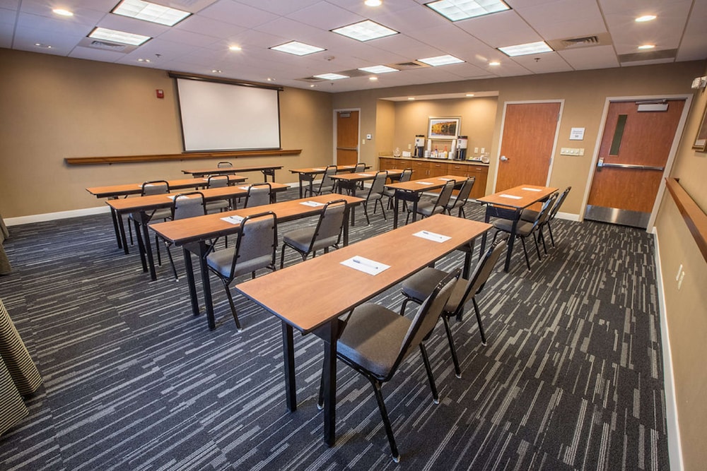 Hampton Inn & Suites Tilton - photo 48