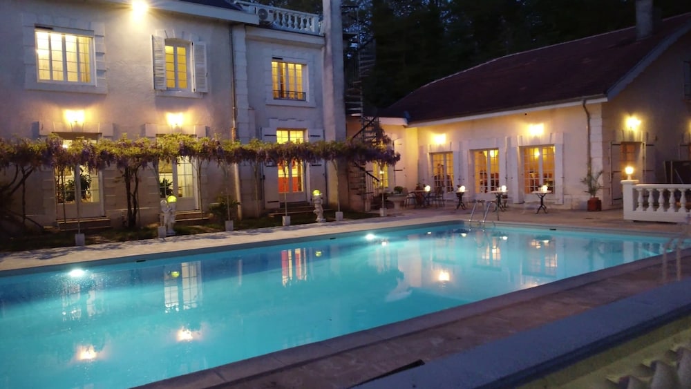 Logis Vélès — hotel in Aubin