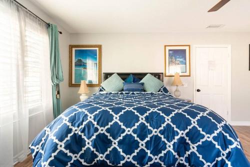 Romantic Coastal Private Room — 4-Star Luxury Hotel in Oxnard, United States