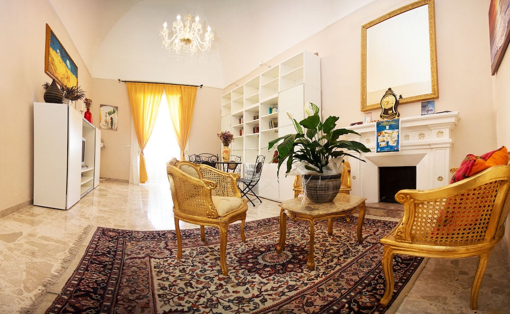 Piazzetta San Giovanni B And B 5111844 — Specchia