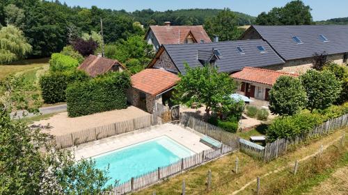 Aux Détours de l'Étang La Bergerie et sa piscine privative - carbon neutral hotel in Unknown City