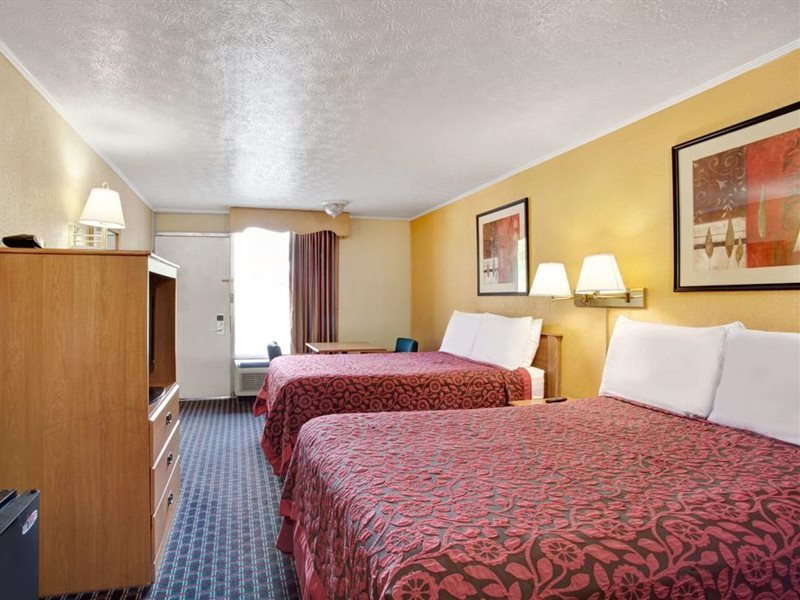 Days Inn by Wyndham Knoxville West - photo 4