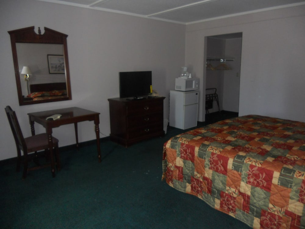Rapids Inn and Suites - photo 18