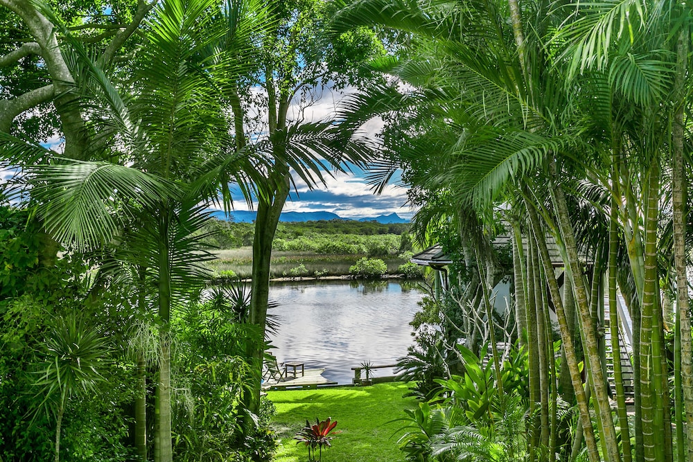 A Beach House At Byron — 4-Star Luxury Hotel in Byron Bay, Australia