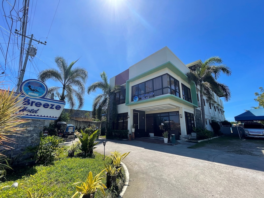 Argao Seabreeze Hotel powered by Cocotel — hotel in Argao