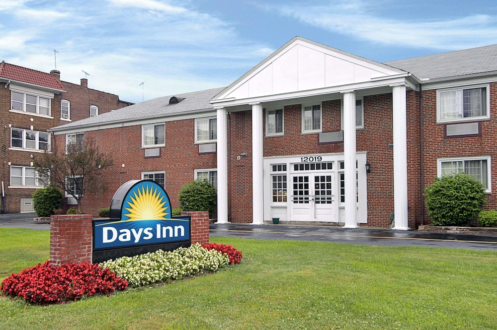 Days Inn by Wyndham Cleveland Lakewood - featured photo
