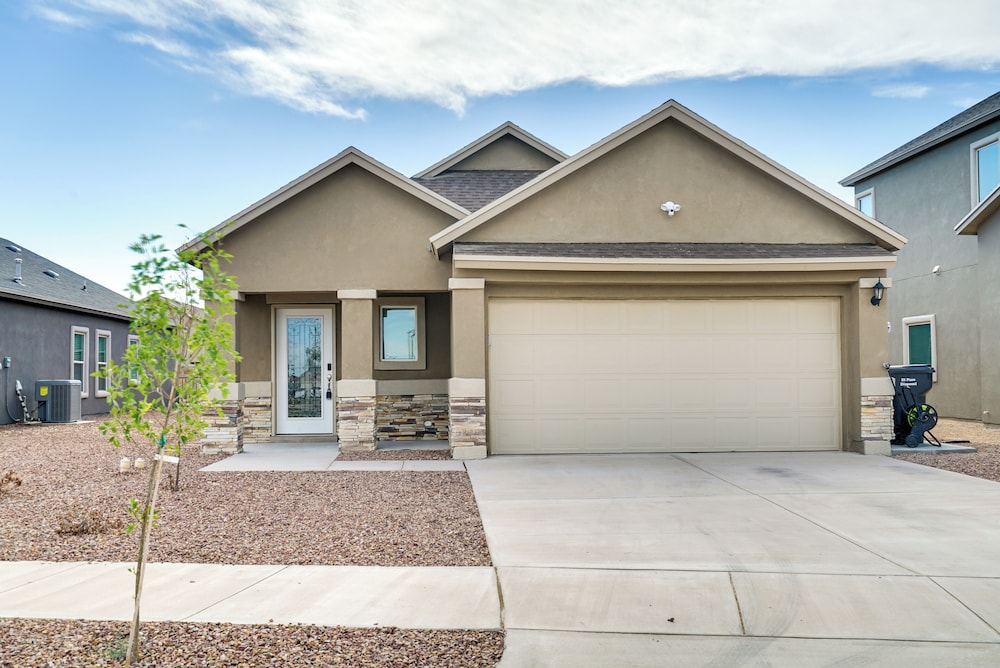 Modern El Paso Getaway w Patio & Backyard in El Paso, United States