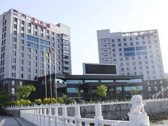 Wanhao Hotel — hotel in Qinglong