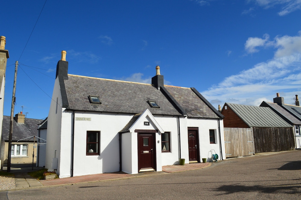 4 Bed Cottage in Portknockie Near Cullen Moray — 4-Star Luxury Hotel in Portknockie, United Kingdom