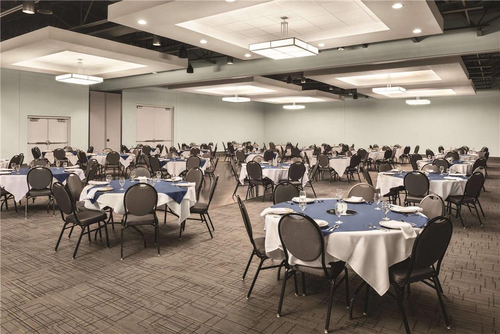 Radisson Hotel and Conference Center Fond du Lac - photo 19
