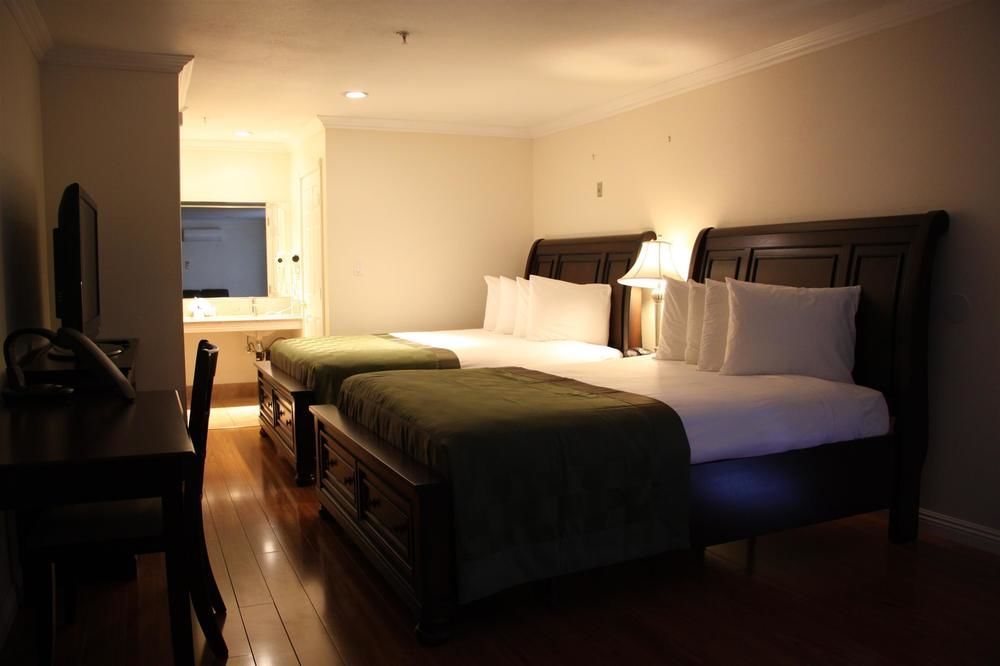 Ambassador Inn Alhambra - photo 8