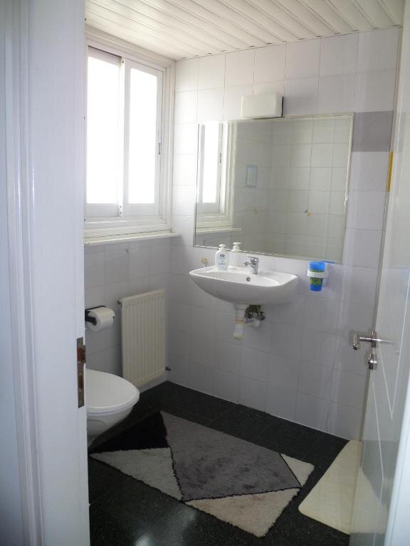 Homestay room with en suite private bathroom