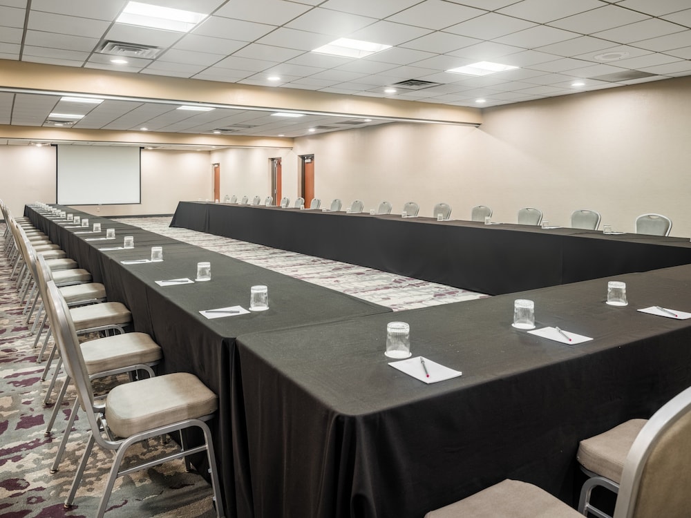 Crowne Plaza Milwaukee Airport by IHG - photo 66