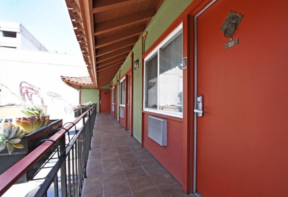 Royal Pagoda Motel - photo 14