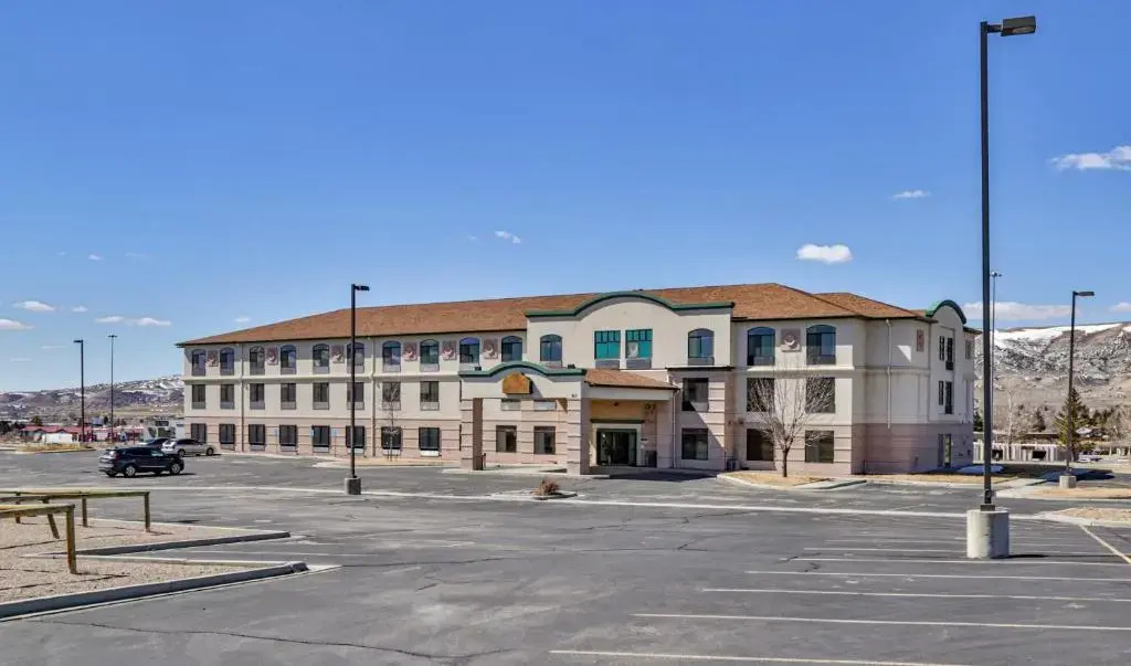 Wingate By Wyndham Rock Springs - photo 4