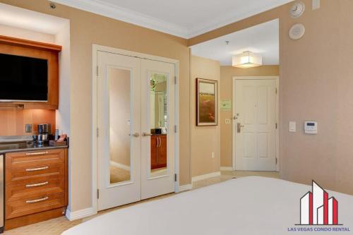 MGM Signature 11 704 Jacuzzi Studio